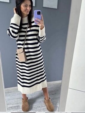 Bloggers fav Zara Striped Knit Midi Dress in navy & White size small nwot